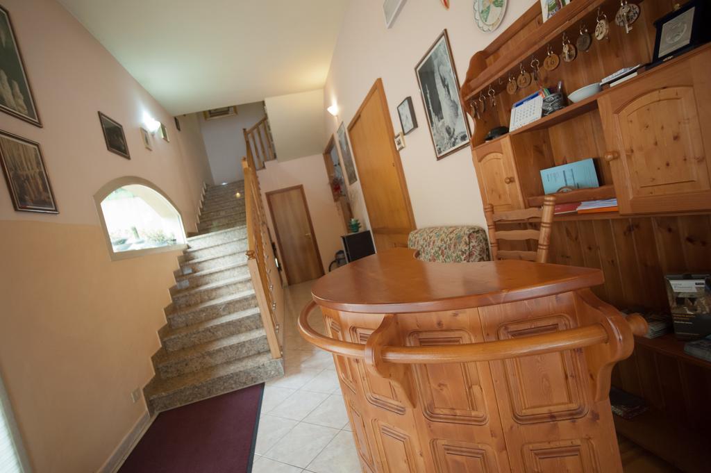 Albergo Magrini Della Genga Genga  Exterior photo