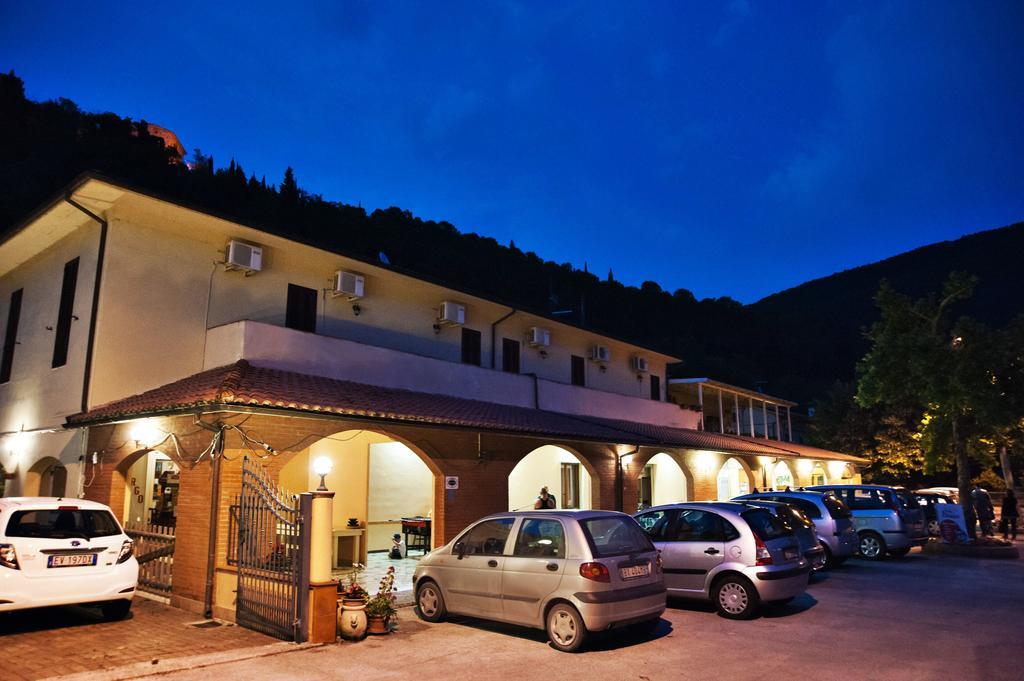 Albergo Magrini Della Genga Genga  Exterior photo